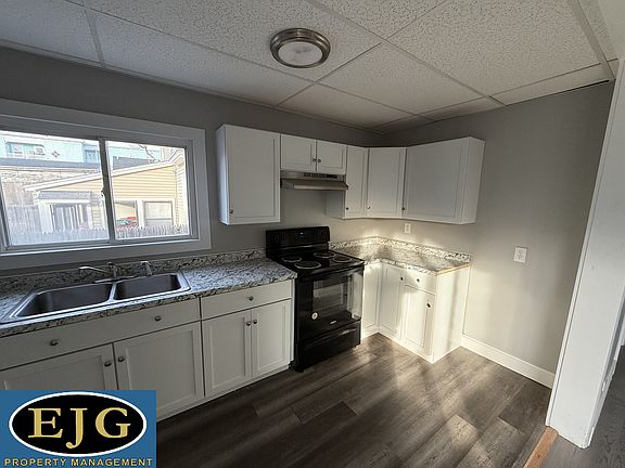 3rd image of 39 Cumberland St #1