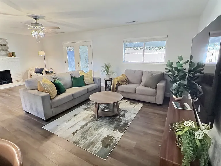 8237 N Del Mar Ave — Photo 11