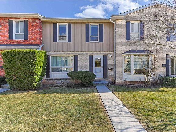 2nd image of 5475 Lakeshore Rd #54