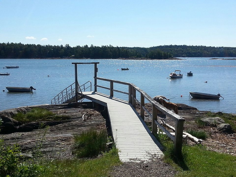 Assn Dock & deeded ROW 