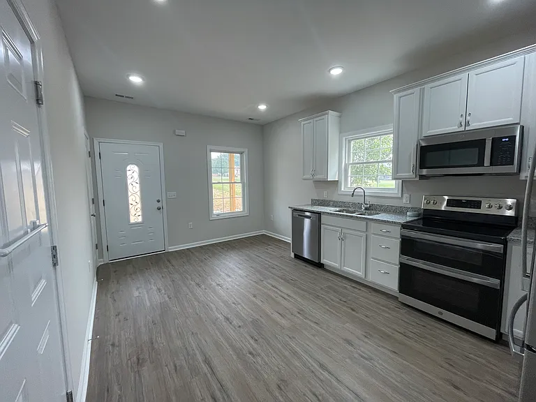 321 Sara Ann Ave — Photo 4