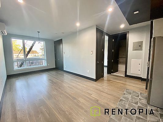 5th image of 540 Driggs Ave #2A