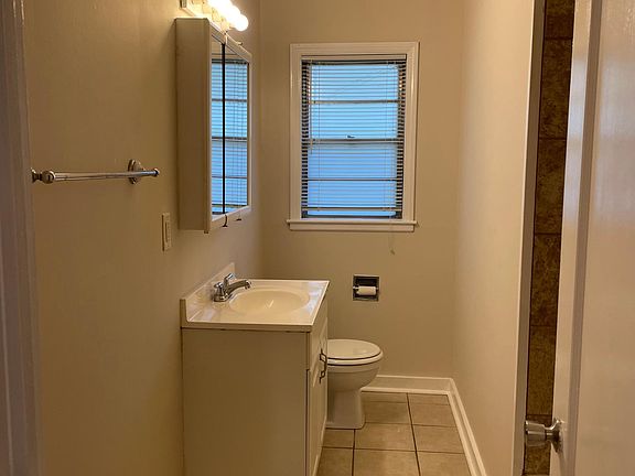 5th image of 1201 Eldridge Ave W