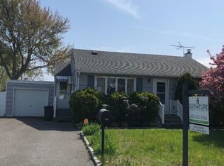 343 50th St, Lindenhurst, NY 11757