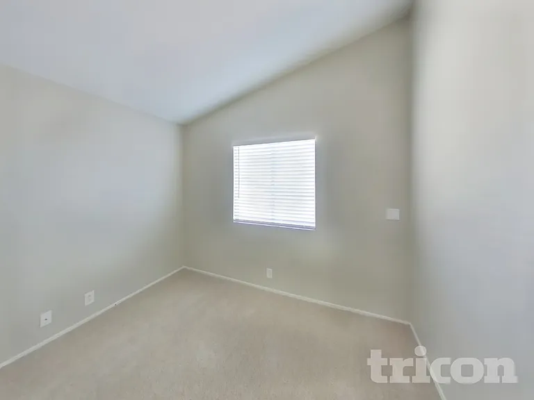 7321 N 69th Ave — Photo 13
