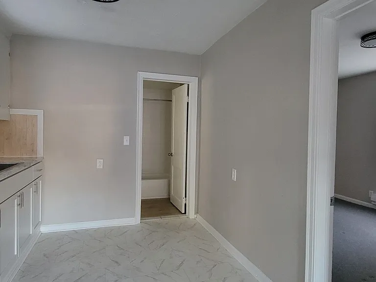 135 Byron St — Photo 7