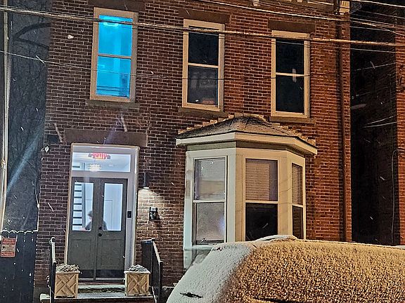 3rd image of 34 S Miller St Floor 2