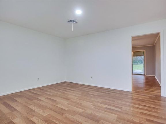 4th image of 716 Charyl Lynn Dr