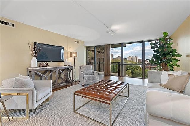 1st image of 600 E Admiral Blvd #801