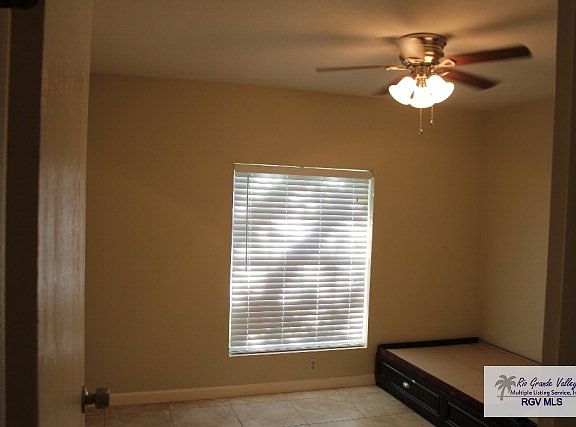 3rd image of 2005 Aragon Dr