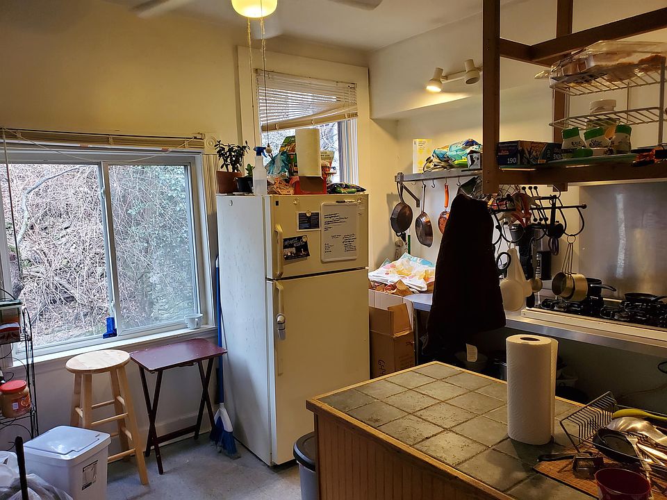 Eat-in kitchen