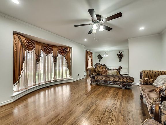 4th image of 1013 Kingsbridge Dr