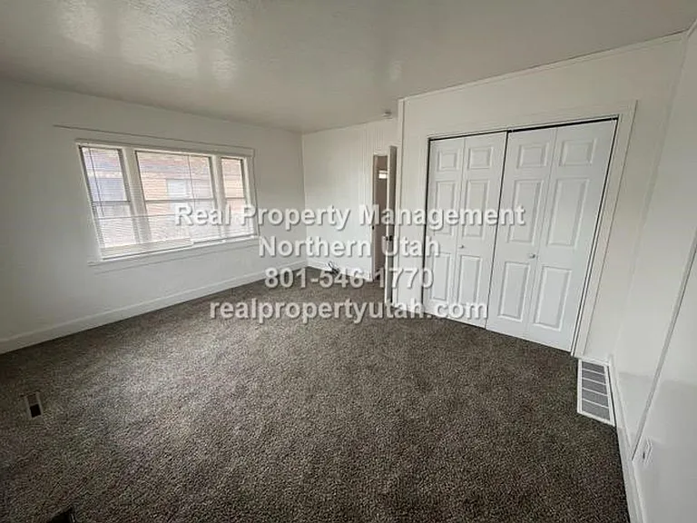 486 15th St — Photo 6