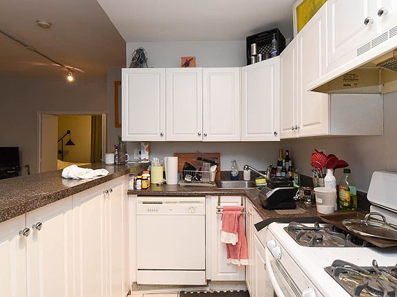 3rd image of 1927 W Schiller St APT 1