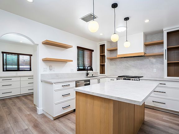 4th image of 181 1st Ave