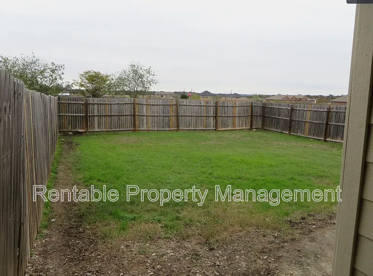 109 Collett Ct — Photo 3
