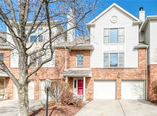 127 Fairway Landings Dr, Canonsburg, PA 15317