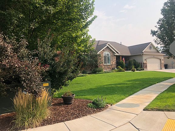 3rd image of 395 E Winchester Dr