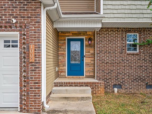 3rd image of 1002 Harding Dr