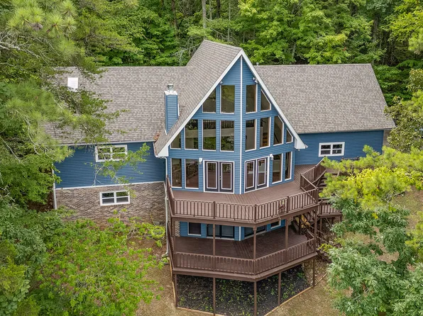 223 Lake Hills Ln, Trenton, GA 30752