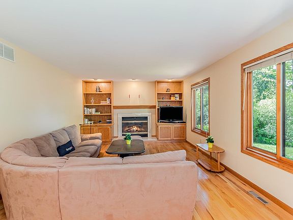 2nd image of 4401 Trail Wood Cir S