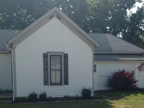 3rd image of 221 E 2nd St