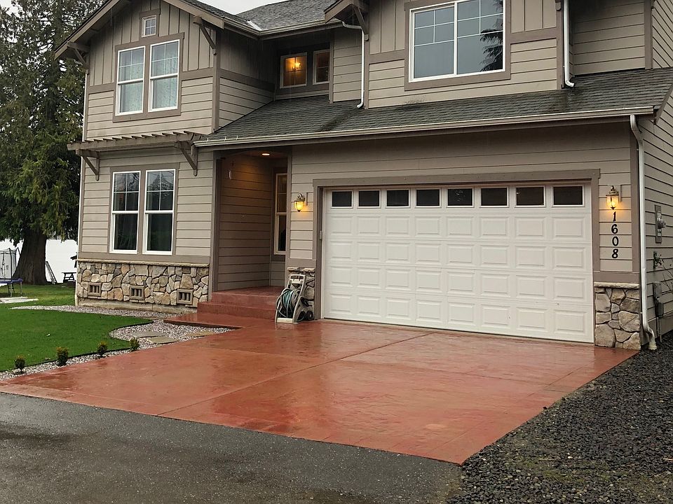 2nd image of 1608 Kitsap Lake Rd NW