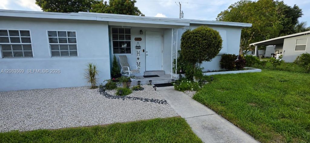 1533 NE 48th St, photo 3