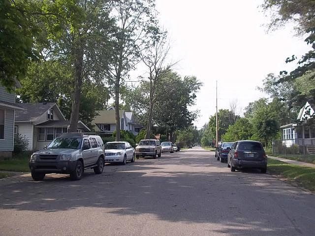 2nd image of 1129 Garden St