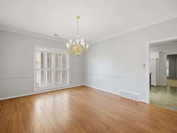 1080 Mirror Lake Ln, Cordova, TN 38018