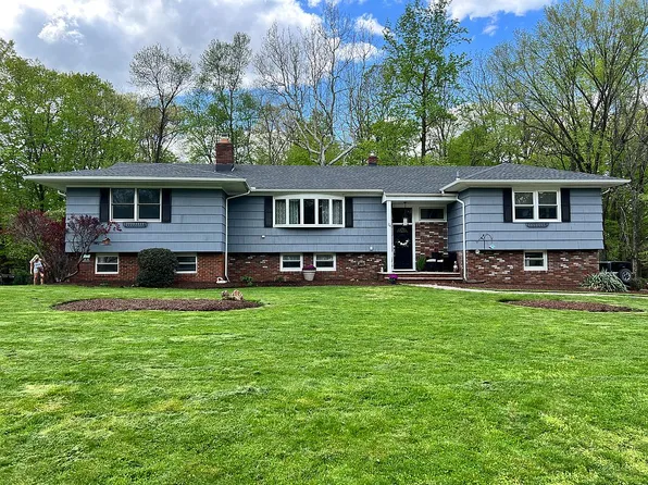 24 Walden Pl, West Caldwell, NJ 07006