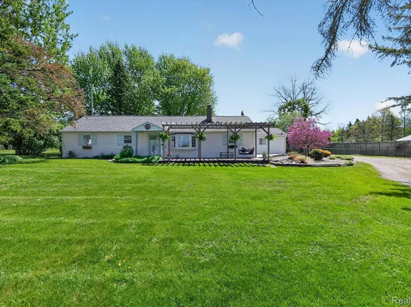 8081 Jennings Rd, Swartz Creek, MI 48473