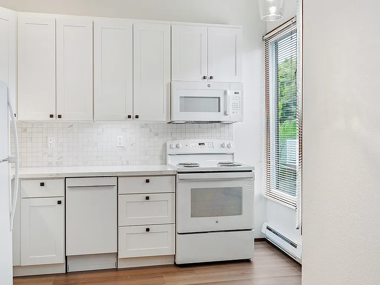 Kitchen and Eating Nook