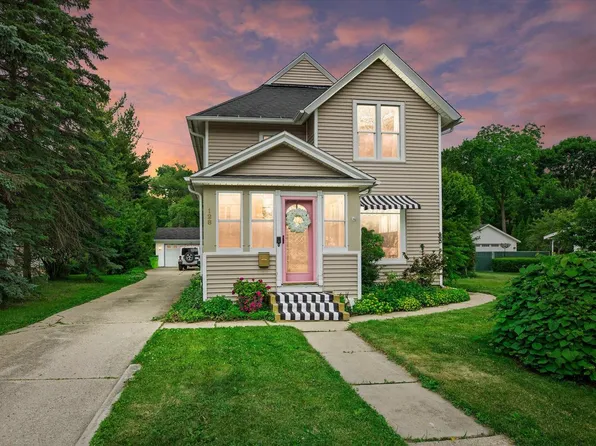 128 Maple AVENUE, Hartland, WI 53029
