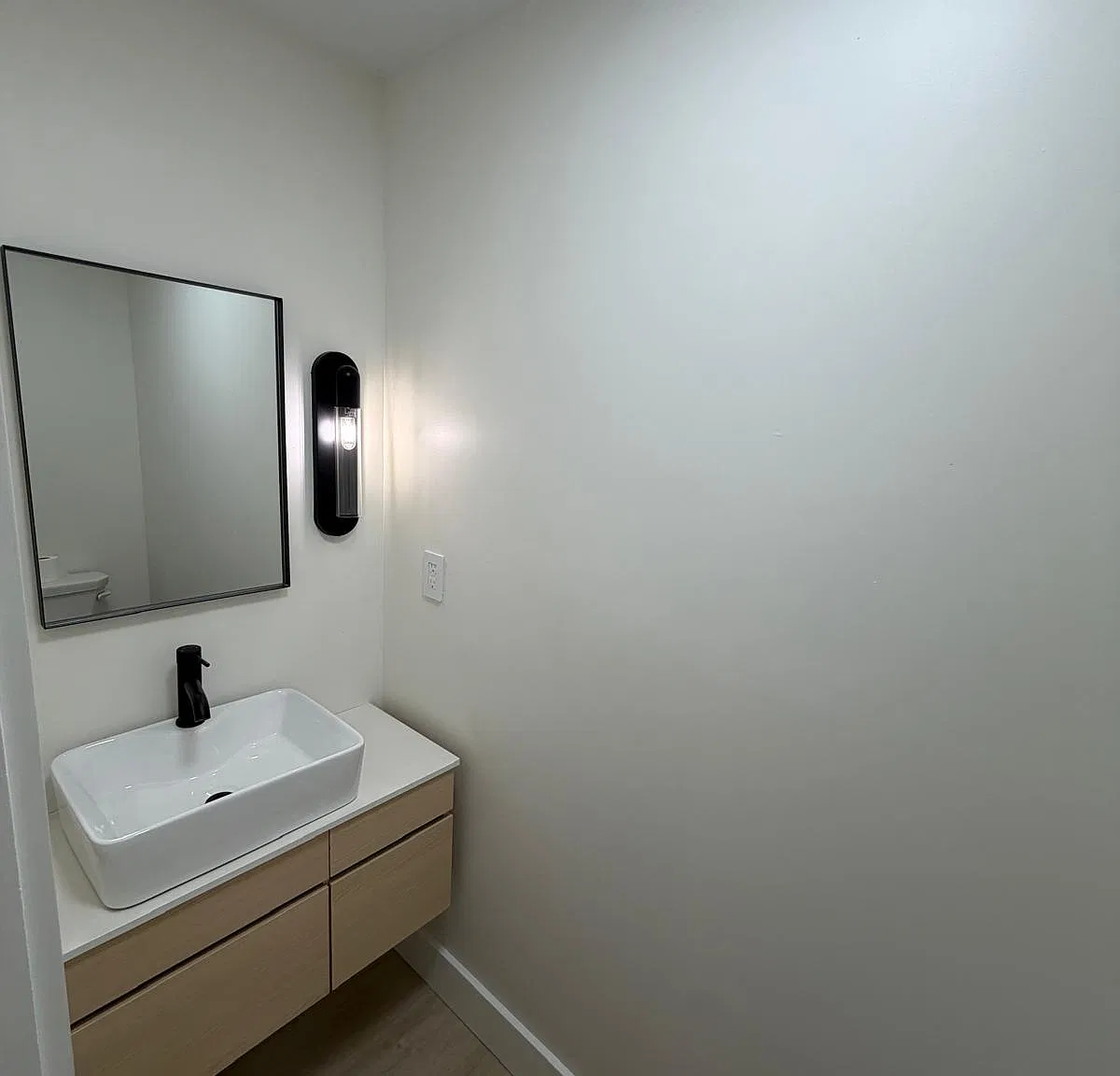 3 bed, 3.5 bath, 1800 sqft, $5,000 — Photo 3