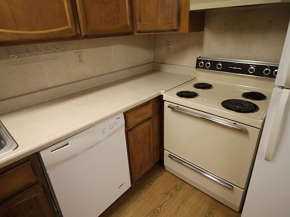 3rd image of 724 Ouida Way APT 4