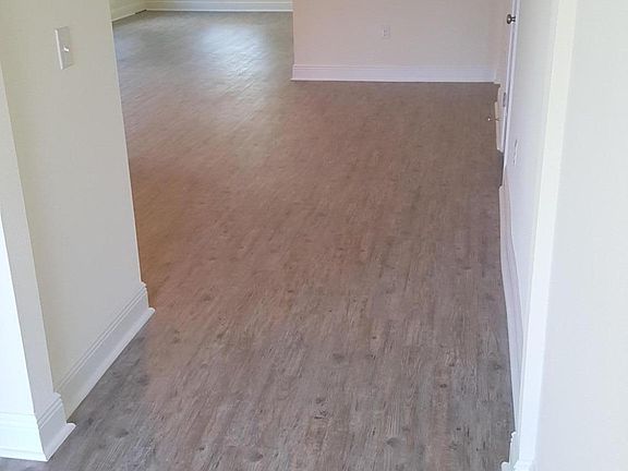 3rd image of 555 Fanny Ann Way St