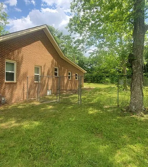 303 Martin Luther King Jr Dr — Photo 14