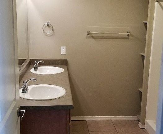 4th image of 4035 N 28th St Unit 106