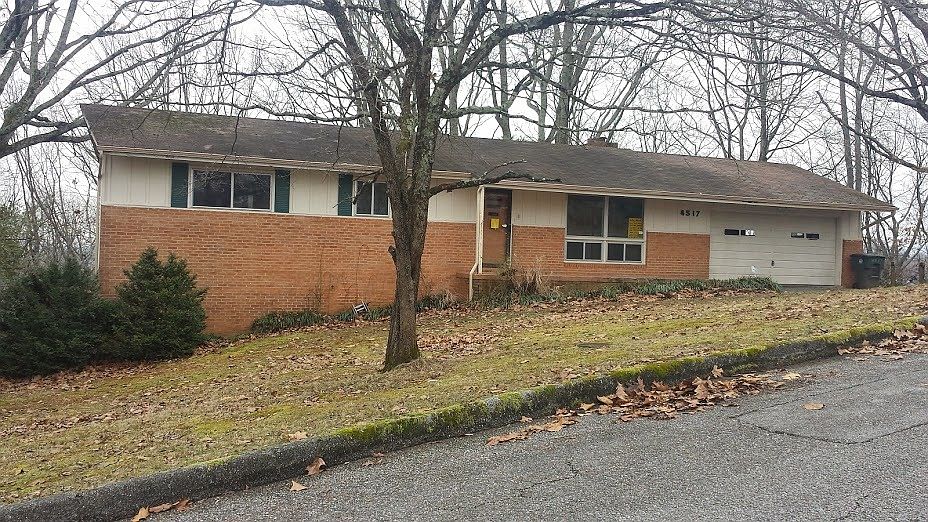 2nd image of 4517 Cloverdale Loop