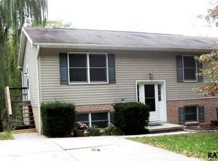 225 Breezewood Dr, Hanover, PA 17331