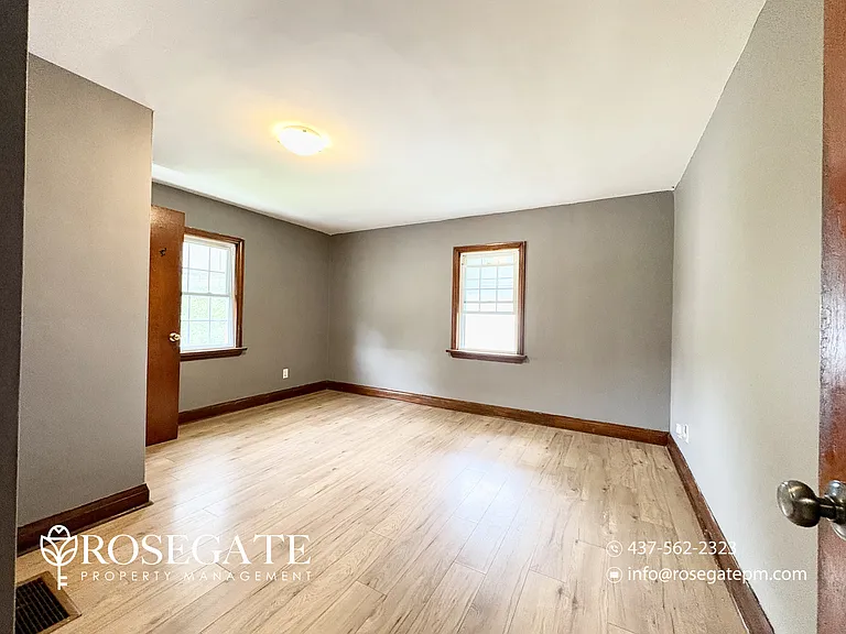 7181 Windsor Cres — Photo 11