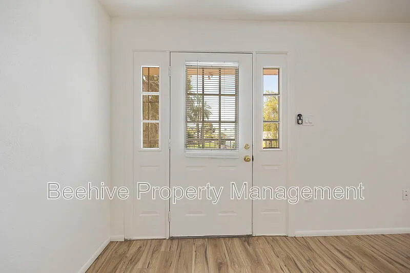 Bond Acres — Photo 3
