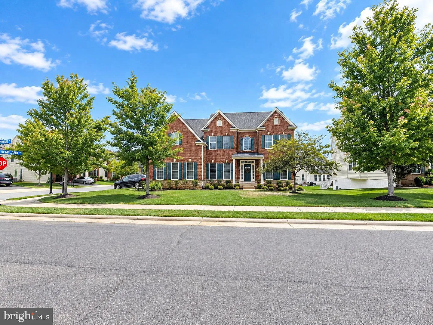 5 bed, 5.0 bath, 4438 sqft, $6,000 — Photo 2