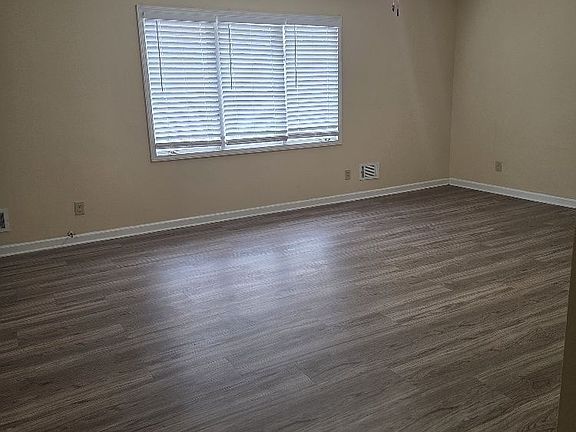 5th image of 2120 Fieldstone View Ct SE
