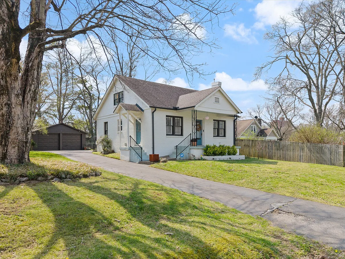 Building Photo - 207 Morton Ave