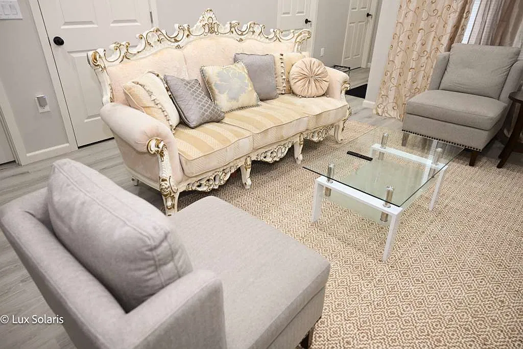 2 bed, 700 sqft, $2,200 — Photo 4