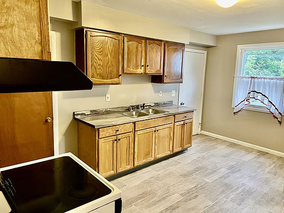 2nd image of 1639 Holland Ave #1