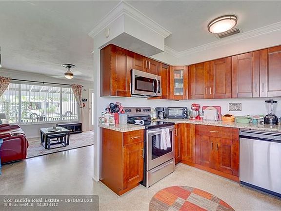 5th image of 4781 NE 6th Ave