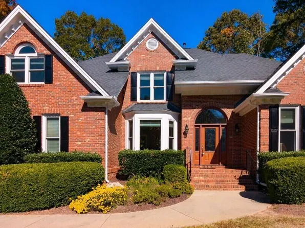 5025 Sunset Fairways Dr, Holly Springs, NC 27540